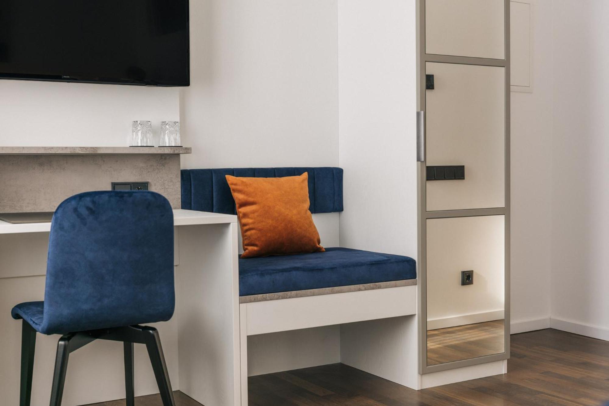 Homaris East Side 3*